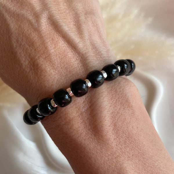 B0287 Bracciale con cilindri in pasta di vetro e rondelle irregolari argento (ciondoli se si vogliono da opzionare)