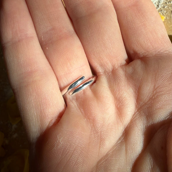 A020 Anello regolabile con tortellino