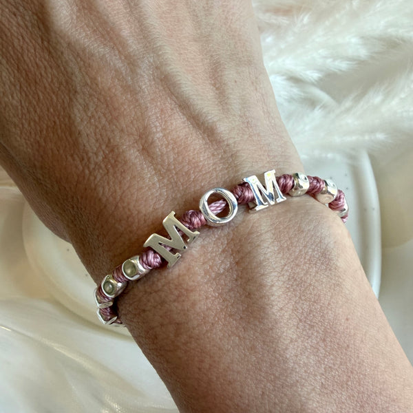 B0275 Bracciale filo nautico con pepite martellate e parola MOM