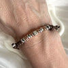 B010 Bracciale con cordino cerato e rondelle + lettera al centro o altro elemento a scelta a parte