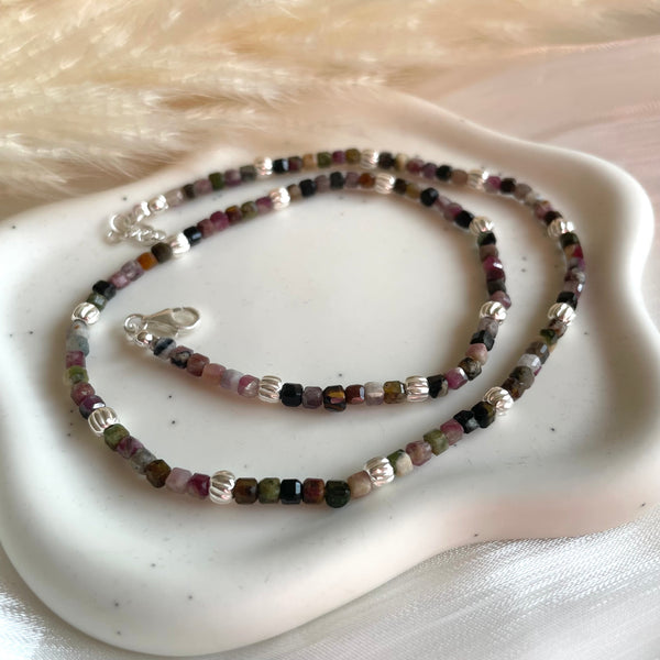 CL079 Collana con tormalina e palline torchon in argento