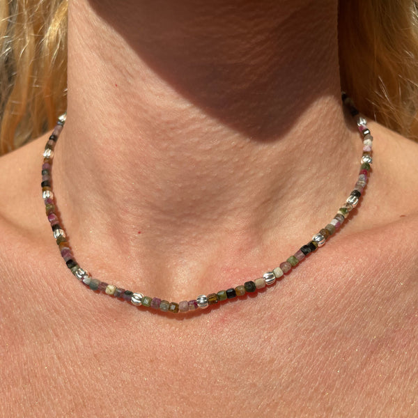 CL079 Collana con tormalina e palline torchon in argento