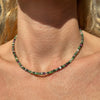 CL110 Collana con cubetti sfaccettati di rubino zoisite e rondelle martellate in argento