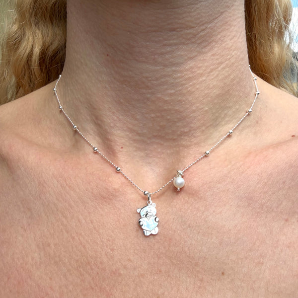 CL0170 Collana con orsetto con cuore e perlina pendenti