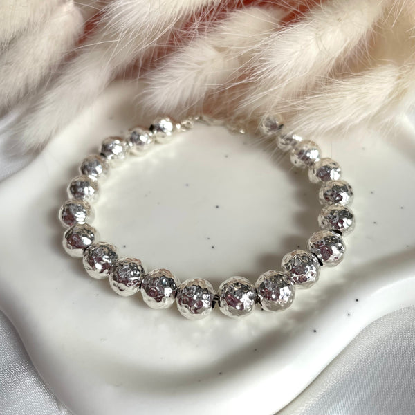 B049 Bracciale con palline grandi martellate