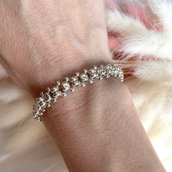 B065 Bracciale intreccio con pepite martellate e rondelle