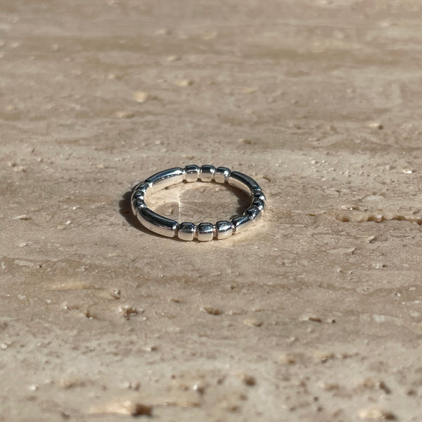 A003 Band ring with interspersed balls