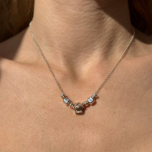 CL0146 Collana rolò in argento con rondelle, iniziali cubo e casina Family passante