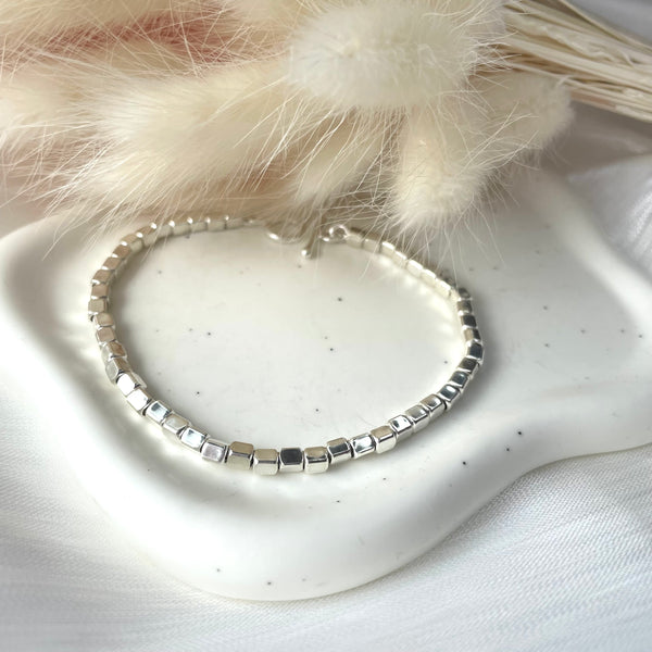 B0177 Bracciale cubetti sampietrini (possibilità di scegliere uno o più ciondoli e passanti da inserire)