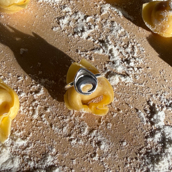 A020 Anello regolabile con tortellino