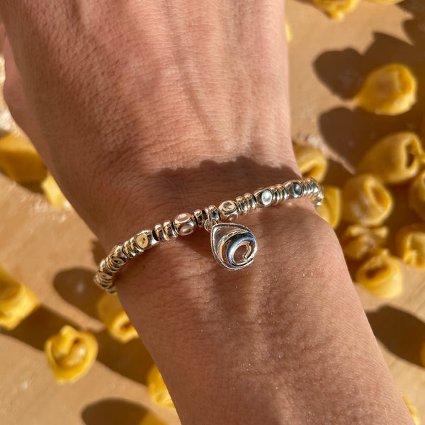 B131 Bracciale con pepite, rondelle e ciondolo Tortellino pendente