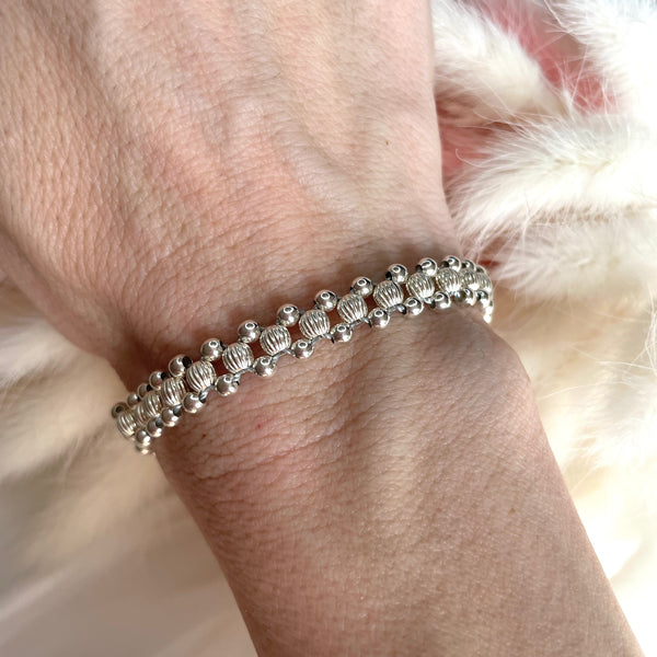 B066 Bracciale intreccio con palline rigate