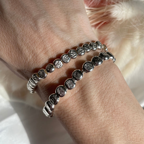 B061 Bracciale con pepite schiacciate martellate