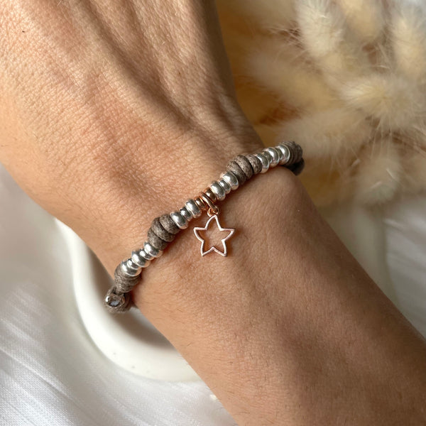 B169 Bracciale con cordino cerato, rondelle + ciondolo al centro (a scelta)