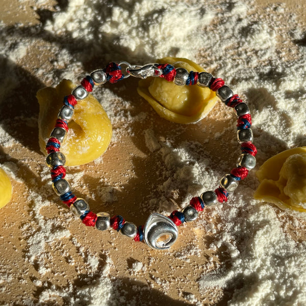 B107 Bracciale con nodi (colore a scelta) pepite e Tortellino passante