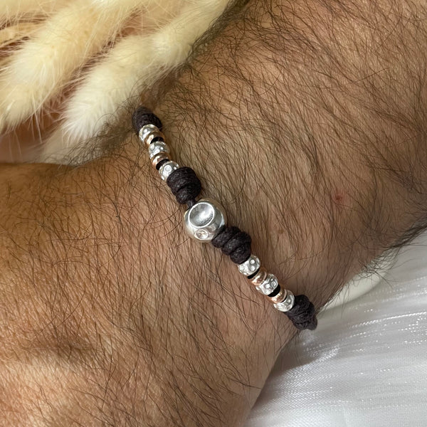 B0101 Bracciale con cordino cerato 4 nodi, granelli nuovi e intrecci rosati + pepitone al centro