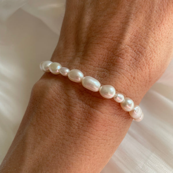 B0190 Bracciale argento con perle di fiume in gradazione