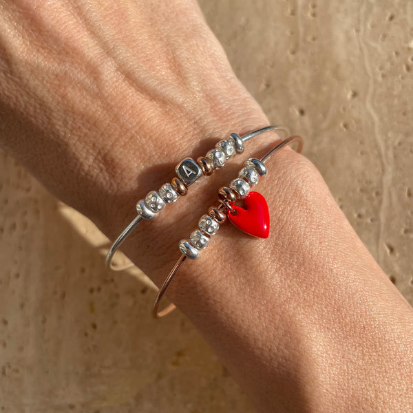 B104 Bracciale rigido con granelli e ciondolo a scelta da aggiungere