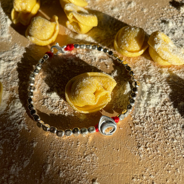 B113 Bracciale unisex con pepite martellate e Tortellino passante