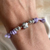 B0277 Bracciale in cordino cerato con granelli e fiore “grazie maestra” passante