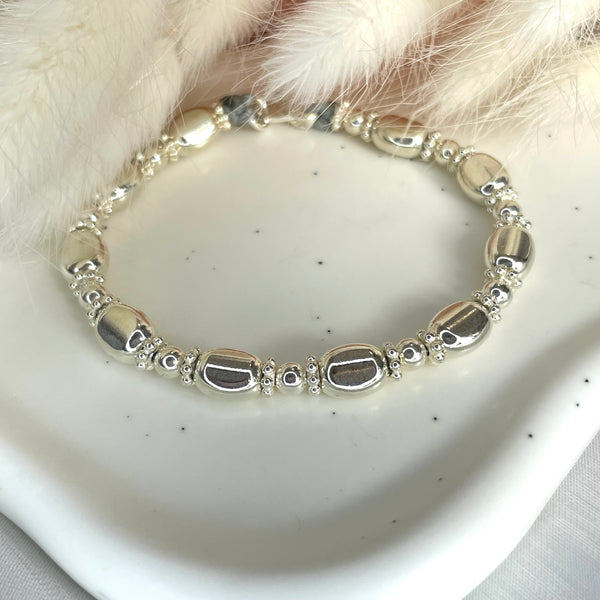B048 Bracciali con sassi grandi lisci, palline e rondelle fiore