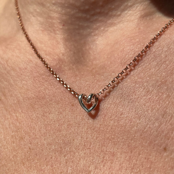 CL005 Collana con cuore intreccio