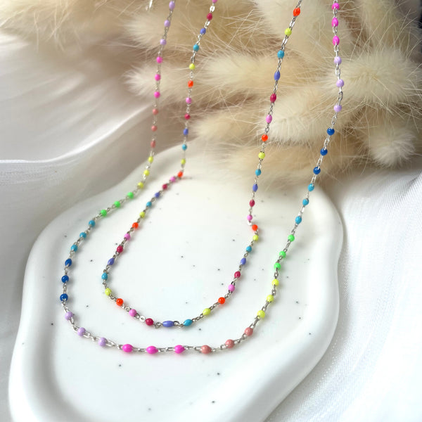 CL096 Collana argento con micro smaltini colorati in 2 varianti (e possibilità di scegliere dei ciondoli da inserire all’interno)