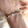 B048 Bracciali con sassi grandi lisci, palline e rondelle fiore