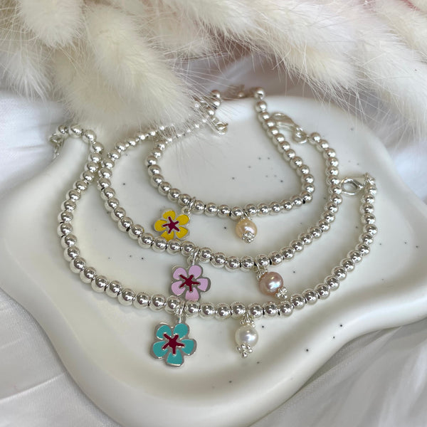 B151 Bracciale a palline con fiore di ciliegio smaltato e perla