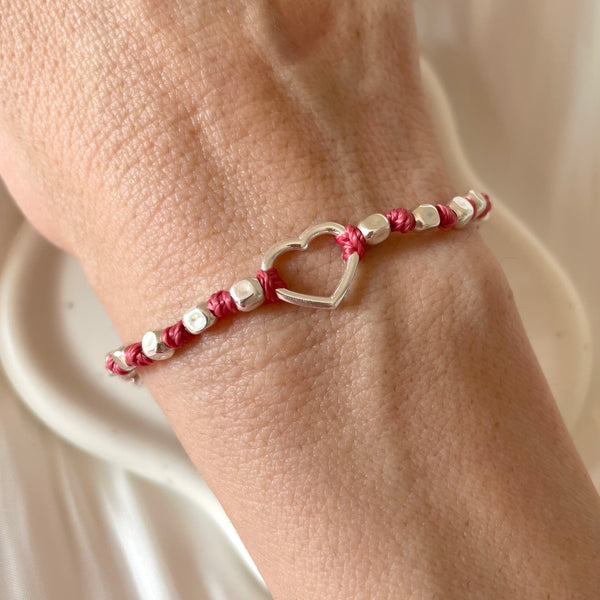 B0250 Bracciale con nodi pepite martellate piccole e cuore centrale piccolo