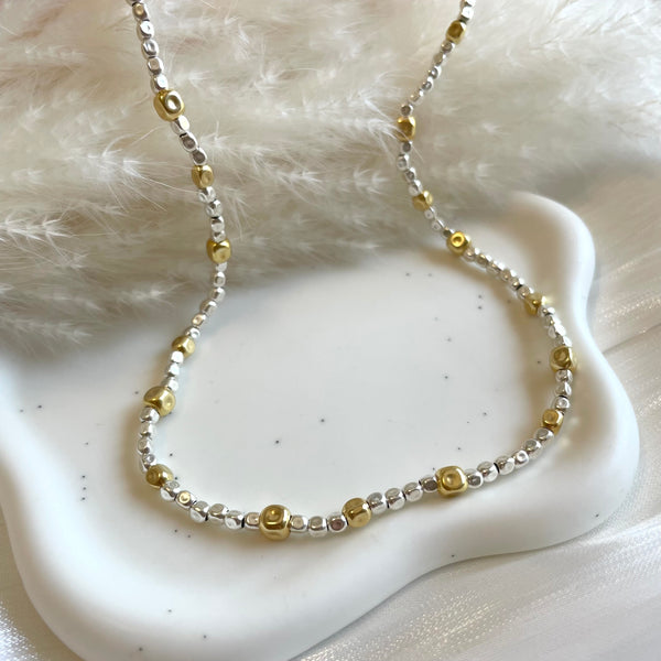 CL0182 Collana argento con pepite mini alternate a pepite di diverse dimensioni dorate, rosate o argentate