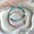 B0272 Bracciale con palline in pasta di turchese o corallo da 3mm con lettere MOM o MAMMA e margherite