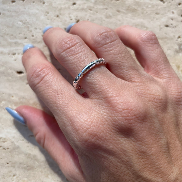 A003 Band ring with interspersed balls