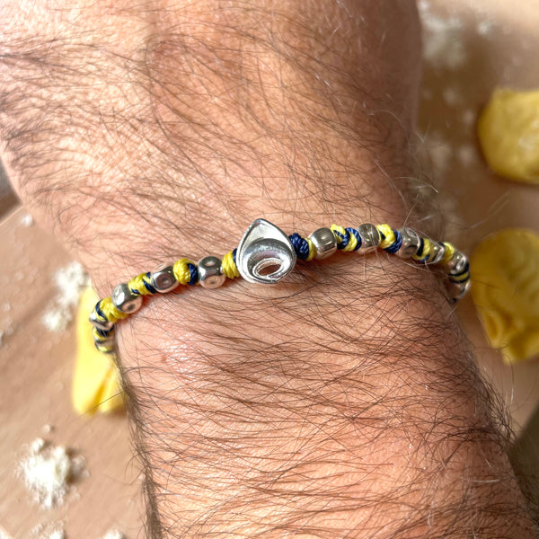 B107 Bracciale con nodi (colore a scelta) pepite e Tortellino passante