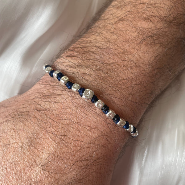 B138 Bracciale con nodi (colore a scelta) pepite martellate medie ed iniziale (a scelta)