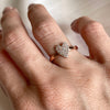 A007 Anello regolabile rosato con cuore allungato con zirconi