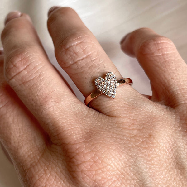 A007 Anello regolabile rosato con cuore allungato con zirconi