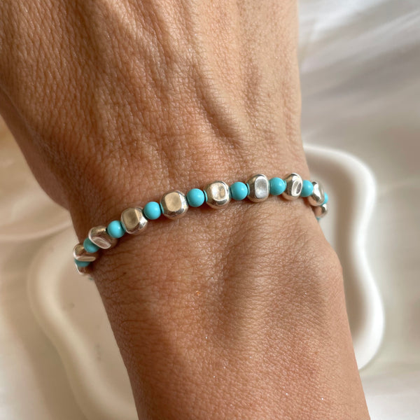 B0285 Bracciale pepite schiacciate in argento e palline in pasta di turchese