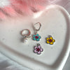 O012 Anelline pendenti con fiore e perla