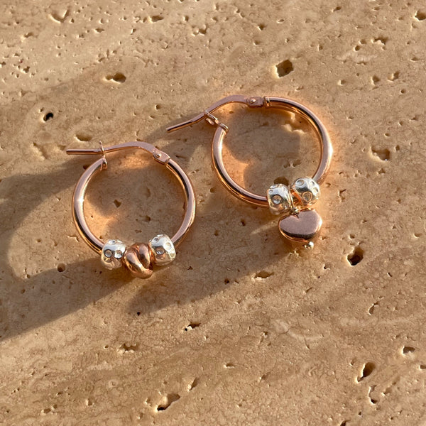 O005 Orecchini anelle con cuore bombato o nodo intreccio rosati