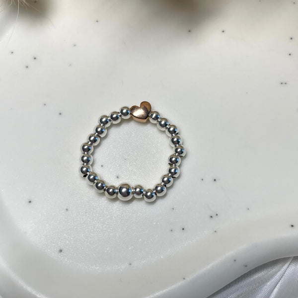 A015 Anello elasticizzato con palline e cuore argentato o rosato