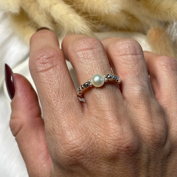 A017 Anello elasticizzato pepite mini e perlina sassolino