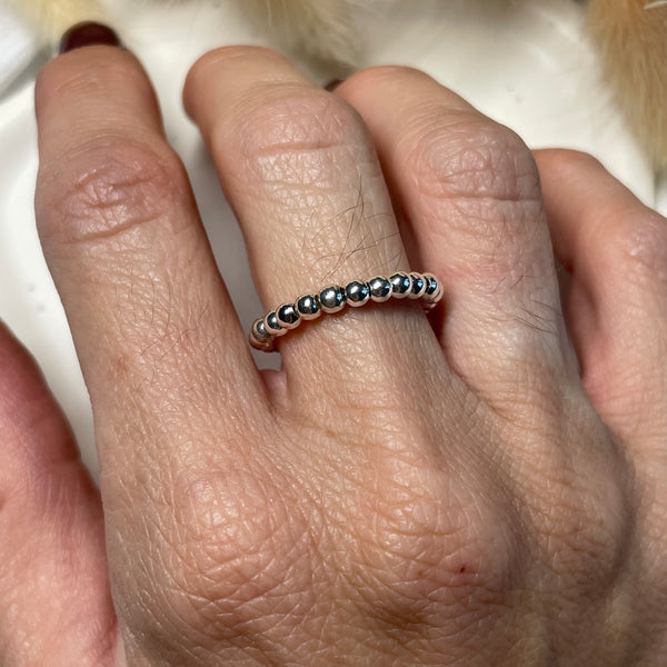 A014 Anello elasticizzato con palline piccole