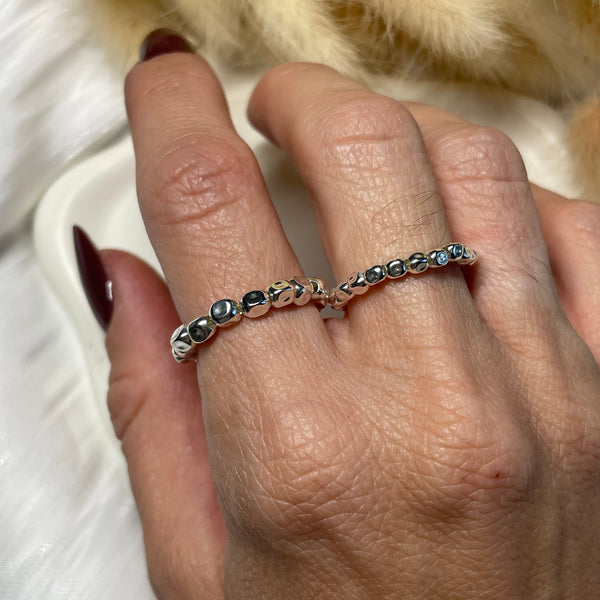 A013 Anello elasticizzato con pepite piccole e mini