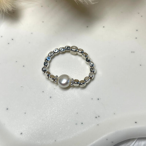 A017 Anello elasticizzato pepite mini e perlina sassolino