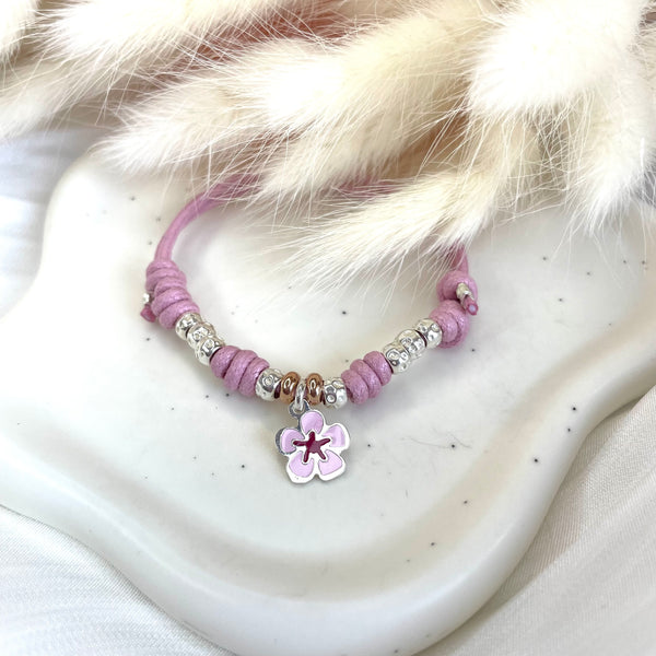 B149 Bracciale cordino cerato con granelli nuovi e fiore di ciliegio smaltato