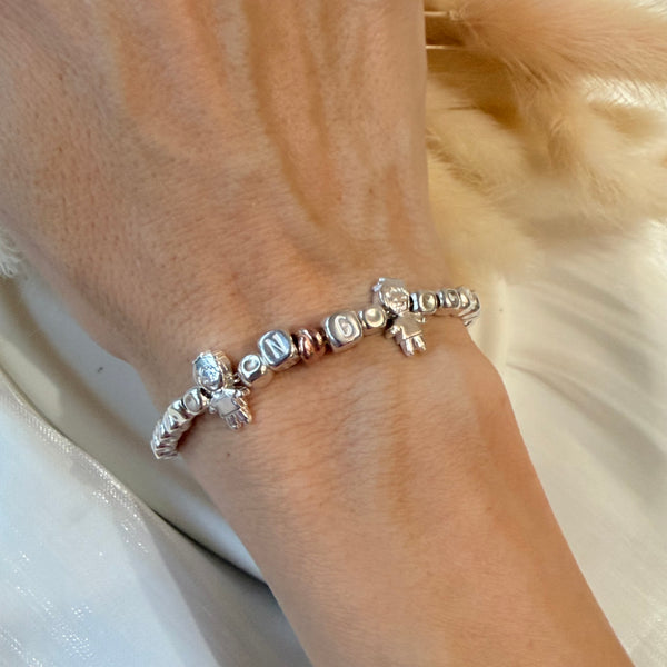 B0185 Bracciale pepite martellate medie con elementi passanti bimbi e iniziali