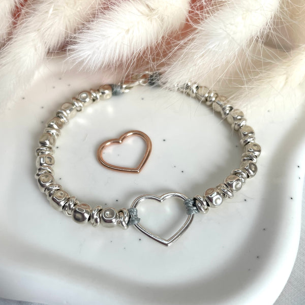 B046 Bracciale con pepite martellate medie e nodini argento + cuore vuoto grande centrale