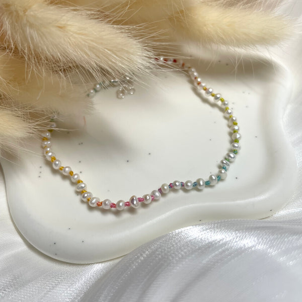 CV002 Cavigliera con perle di fiume e filo nautico multicolor