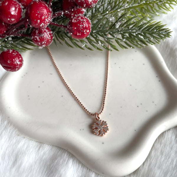 CL0132 Collana catena diamantata e fiocco di neve rosato